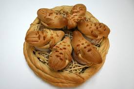 There are many ways of calling this italian easter bread in italy, all dependant by the region where they're made: Palummeddi Traditional Sicilian Easter Egg Bread Italy Magazine