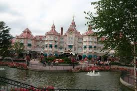 Disneyland paris is a theme park which is a part of disneyland paris. Disneyland Paris Joins Disney Parks Closures Amid Coronavirus Concerns News Screen