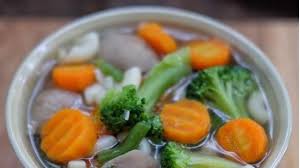 Makanan ini berkuah berbahan dasar sayur dan bakso serta kuah kaldu gurih,makanan ini biasa disajikan hangat.berikut resep sop bakso. Resep Sop Sayur Baso Santapan Pas Di Musim Hujan