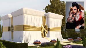 Harald glööckler gilt als der paradiesvogel unter den deutschen. Fertighaus Von Harald Gloockler Prince Pompoos Designt Fertighaus