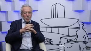 Leia no blog do esmael. Video Alexandre Garcia Le Tuite Falso Ao Vivo E E Repreendido Por Apresentador Da Cnn Brasil Revista Forum