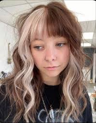 Robyn Denham's Instagram, Twitter & Facebook