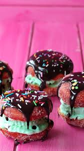 Mint Choc Chip Ice Cream Burger Donuts Video Recipe Video Desserts Ice Cream Sandwiches Recipe Yummy Food Dessert