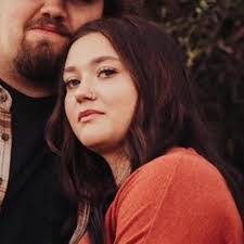 Amber Peppers's Instagram, Twitter & Facebook