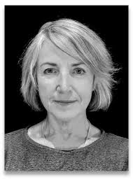 Liz Downes's Instagram, Twitter & Facebook