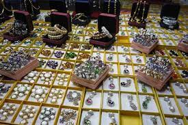 Pasar filipina merupakan pasar kraftangan atau pusat perbelanjaan souvenir di kota kinabalu, sabah, malaysia. Pasar Filipina Sabah Pakej Percutian Kuching Facebook