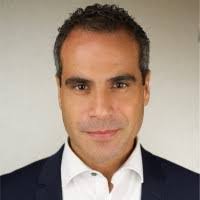 Alberto Hooker's Instagram, Twitter & Facebook