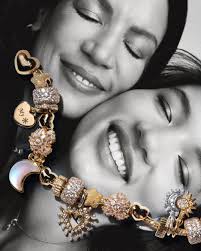 Pandora at Plaza del...