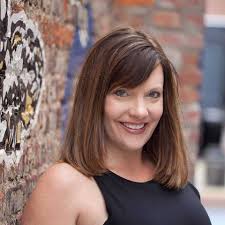 Sara Cain's Instagram, Twitter & Facebook