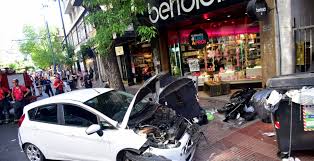 Córdoba: Auto fuera de control siembra terror en pleno centro