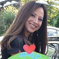 Lori Schlesinger's Instagram, Twitter & Facebook