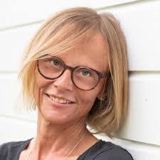 Denise Perret's Instagram, Twitter & Facebook