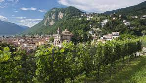 Bis zu 90 tage lang tiefstwerte, höchstwerte und niederschlagswahrscheinlichkeit. Schweiz Tessin