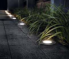 Foco Philips De 3w Leroy Merlin Iluminacion De Patio Iluminacion Exterior Luces En Jardines