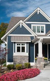 With over 130 years of paint and stain innovation, and with color experts around the world, ppg is committed to providing the right color and products for every customer and project. Lakefront Cottage With Coastal Interiors Homebunch Com House Exterior Blue Lake Houses Exterior Modern Farmhouse Exterior