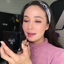“Ahh stressnya pagi2 raya nak cari warna LIPMATTE yg boleh match dgn  baju!"" Nak pulak tgh cuti solat, mestilah kalau boleh nak cari yg tahan  lama & tak keringkan bibir kan?, -, Haa.. Mira dah terima ...