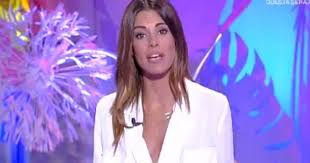 Bianca guaccero si confessa in una lunga intervista al settimanale oggi, in edicola da domani. Detto Fatto Paura In Diretta Per Bianca Guaccero Il Ragno E La Figlia Terrorizzata Libero Quotidiano