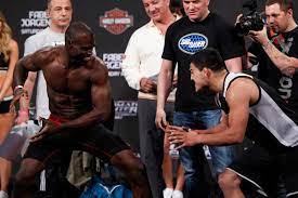 Kelvin gastelum vs johny hendricks. Tuf 17 Live Blog Uriah Hall Vs Kelvin Gastelum Mma Fighting