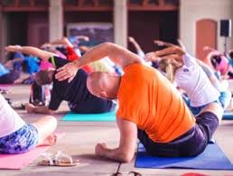 It is complimentary to other practices like tai chi or yoga because it gives you a chance to focus on the internal development of energy to improve your other practices. Ruckenschmerzen Helfen Yoga Tai Chi Oder Qi Gong Aus Medizinischer