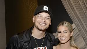 Kane brown is showing off his cute little family of three!. Ihr Madchen Ist Da Kane Brown Und Seine Frau Sind Eltern Promiflash De