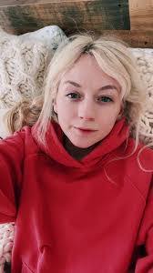 Emily Kinsey's Instagram, Twitter & Facebook