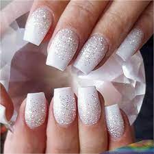 Sa couleur rose translucide rehausse la couleur de l'ongle. 110 Idees De Ongle En Gel Blanc Bout Carre Paillette Rose Jolis Ongles Ongles Vernis A Ongles