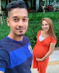 Mereka menyifatkan mawar dan suami terlalu ingin mengikut budaya barat. Bawa Baby Naik Pentas Mawar Rashid Rai Konvo Dalam Keadaan Sarat Mengandung Nona