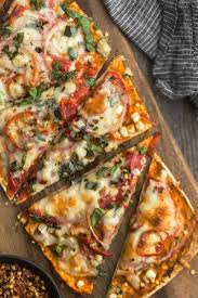 I Especially Love This Flatbread Because Thanks To The Cooking Time All The Vegetables Can Be Tossed On Appetizer Recipes Vegetable Flatbread Vegan Seasoning