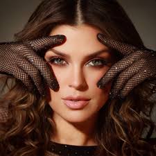 En Passiones Beauty Supply, creemos en la belleza que empodera. Y el apoyo  de un hermano que elige nuestros productos no solo embellece por fuera,  sino que también fortalece el corazón. ¡Gracias