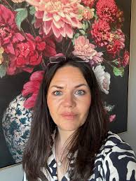 Hi Everyone, My name is Rachael Davis and I work alongside my husband and  business partner Paul Davis. We run Live Collective a co- sharing business  in Berkshire and we specialise in