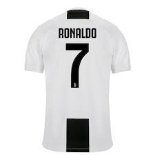 Im onlineshop des ausrüsters adidas kostet ein entsprechend beflocktes trikot mindestens 99,95 euro, in der. Trikot Juve Home 18 19 Cristiano Ronaldo Jr Adidas Sportit Com