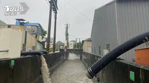 2021年6月4日 上午12:59 · 1 分鐘 (閱讀時間) 午後雷陣雨突襲台北市，信義區出現淹水情況（圖為忠孝東路五段）。. è±ªé›¨ç‹‚ç‚¸ å°å—å¤šè™•å‚³æ·¹æ°´ç½æƒ…ä¸Šåˆèµ·ç©æ°´å¤šæ¶ˆé€€ è¥¿å—æ°£æµ æ°´åˆ©å±€ é™é›¨ Tvbsæ–°èžç¶²