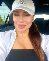 Sé que ya soy una mujer mayor, y que posiblemente ya no sea tan atractiva  como antes 😔, pero si alguien quiere conocerme me haría muy feliz🌹 Mi  WhatsApp 📞👉 linkr.bio/Adultwhatsapp_