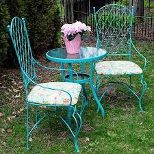 Vintage Wrought Iron Table And Chairs Update Upcycle A Lovely Patio Set For Your Backyard Decoartprojects Wrought Iron Chairs Iron Chair Vintage Patio