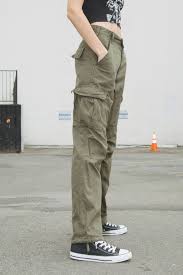 Pin By Crystal Nunnally On Roupas Cargo Pants Women Aesthetic Clothes Cargo Pants Outfit