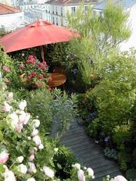 Un Jardin Suspendu A Paris Vous Etes Fiere De Votre Terrasse Jardins Sur Les Toits Jardins Toit Vert