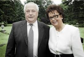 Sinon son mari / cousin germain, il ne s'est toujours pas jeté d'un pont depuis les exploits de sa femme ? Christine Boutin Mariee A Son Cousin Defend Cette Union