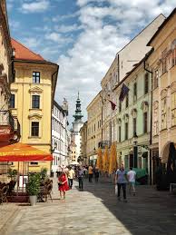 Fête nationale le 1er septembre. Voyage A Bratislava City Guide En Slovaquie Bratislava Voyage Europe Vieille Ville