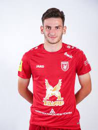 20 marca 2020 dostał wypowiedzenie umowy ze skutkiem natychmiastowym wraz ośmioma innymi piłkarzami: Rubin Kazan 2020 21 Heimtrikot