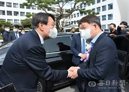 서연 (윤석열 테마 주식) 서연 주식 재무. í˜„ì§ ê²€ì‚¬ ë‚´ë¶€ë§ì— ìœ¤ì„ì—´ ê³µê°œ ë¹„íŒ æª¢ ì •ì¹˜ì  ì¤'ë¦½ ë…ë¦½ì„± ìœ„ë°° ìš°ë ¤