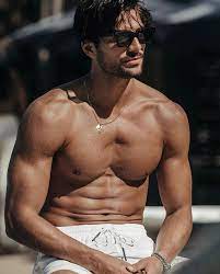 Net worth, overview, biography, birthday, family, and many more. Simone Susinna Heroes Model Management