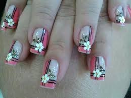 Esta es una decoración de uñas de los pies fácil en color rosa coral con media cortina y encaje con detalles. Flores Unas Sencillas Y Bonitas Unas Masglo Disenos De Unas Mariposas