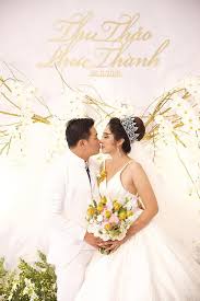 Hoa hậu thu thảo diện áo dài của ntk thuần việt rạng rỡ bước ra. Hoa Háº­u Ä'áº¡i DÆ°Æ¡ng Ä'áº·ng Thu Tháº£o Tá»• Chá»©c Ä'am CÆ°á»›i Vá»›i Ong Xa Tin Tá»©c Online