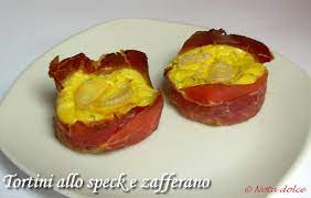 Tartine di mela e speck una ricetta fresca ed estiva per fare le tartine di mela con speck, sono facilissime e sfiziose e quel che è ancora più. Tortini Allo Speck E Zafferano Ricetta Antipasto Nota Dolce