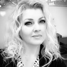 Jacquelyn Farrell's Instagram, Twitter & Facebook