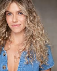 Shannon Deegan's Instagram, Twitter & Facebook