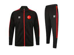 Die mannschaft von trainer fatih terim traf in der gruppe d auf spanien. Trainingsanzug Turkei Schwarz Rot Gr M Kaufland De