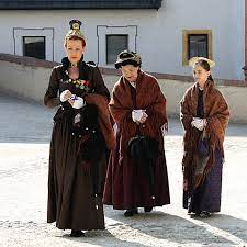 pin on traditional clothes trachten