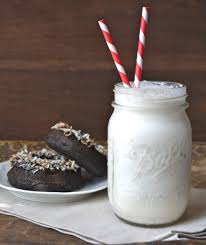 Combine vanilla bean ice cream, milk, and ice in a blender. Vanilla Bean Frappuccino No Ice Cream Low Carb Options Maebells