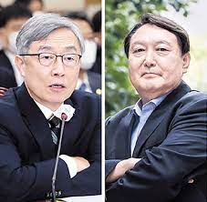 김건희 씨의 모습이 공개되자, 김건희 씨는 포털사이트의 실시간 검색어를 장악하며 큰 이목을 끌었다. Osl1eykemsn1bm